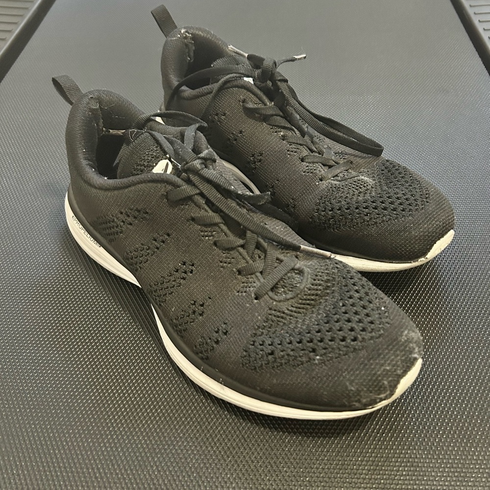 APL techloom pro w knit black shoes size 9.5